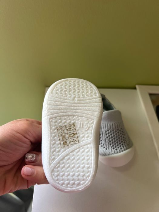 Дишащи мрежести бебешки обувки за прохождане