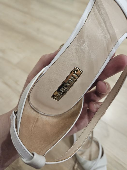 Белые туфли Basconi