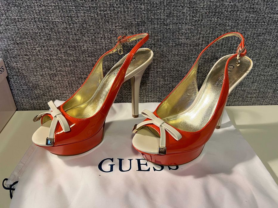 Високи сандали на платформа Guess. Обувани веднъж.