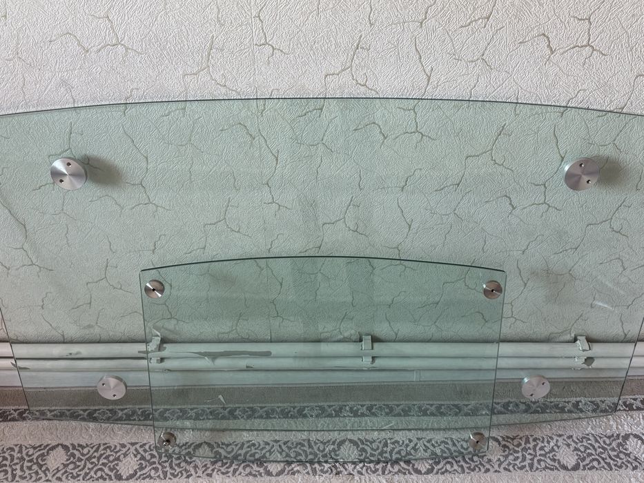 Продам стол стеклянный