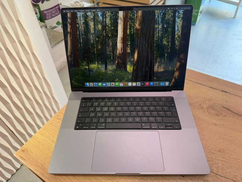 MacBook Pro 16 2023 Apple M2 Pro 16GB 512GB SSD Space Grey 92% Baterie Cutie Factura Garantie Buy Back