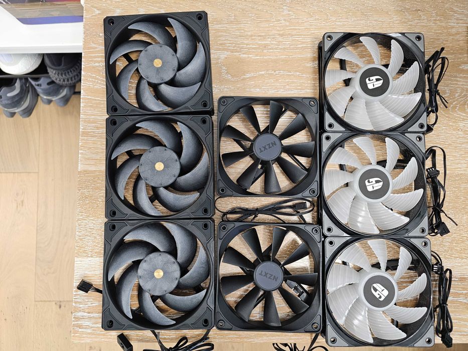 Set 3 Ventilatoare Lian Li 120mm LCP High-Performance + alte 120mm