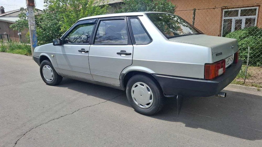 Продается ВАЗ 21099 состояние как на фото на бензине