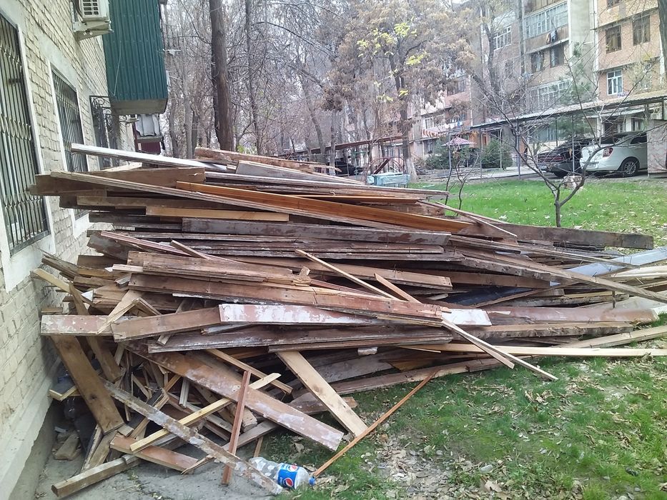 Пол йогочи сотилади чорний паталокга зур 100 кв га бемалол йетади