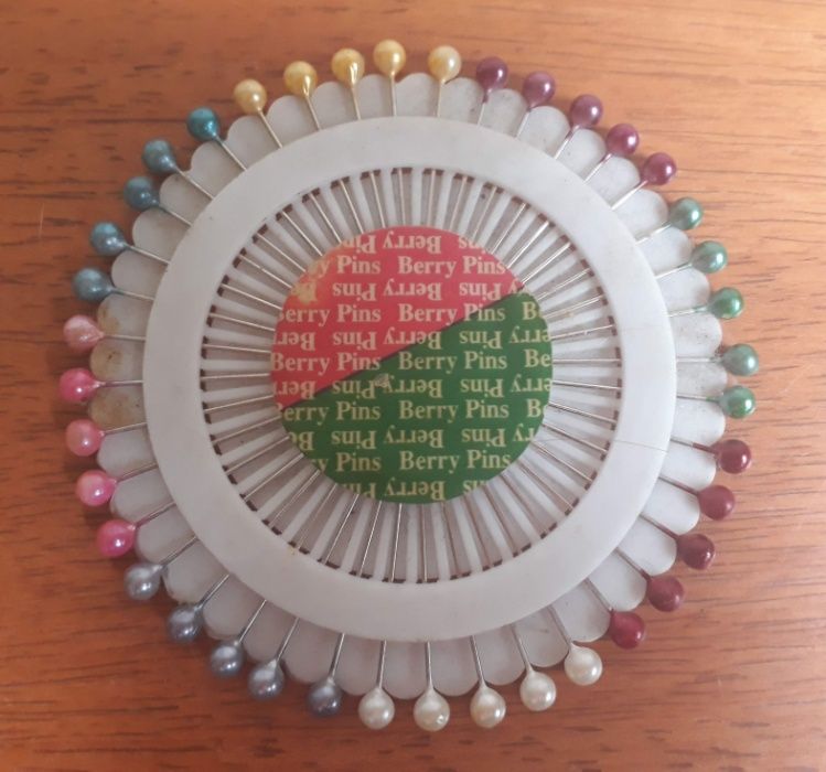 Нови неизползвани шивашки карфици/топлийки с перлени глави