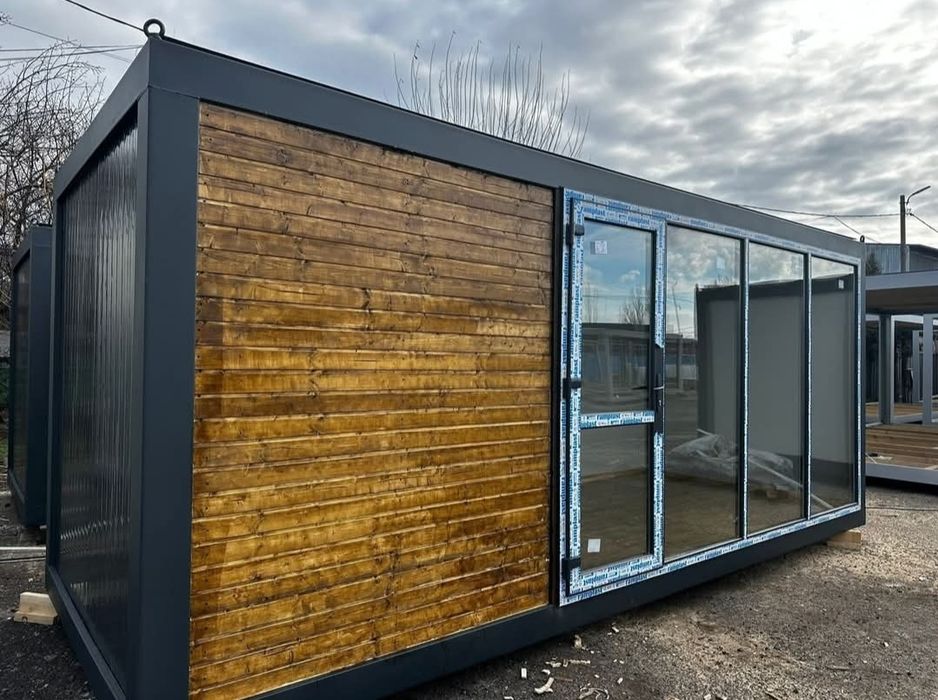 Vand container cu vitrina și grup sanitar