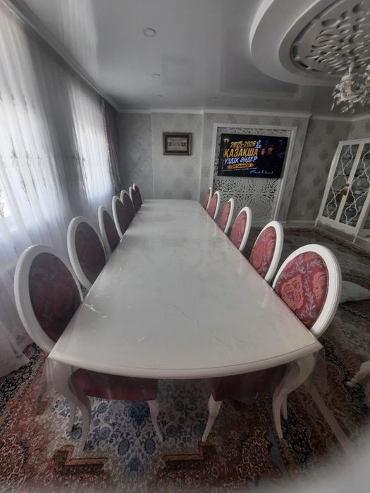 Продаётся стол со стульями