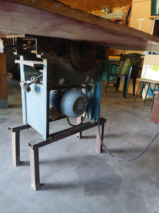 Masă de tâmplărie cu circular și abric (utilaj combinat, motor electric)