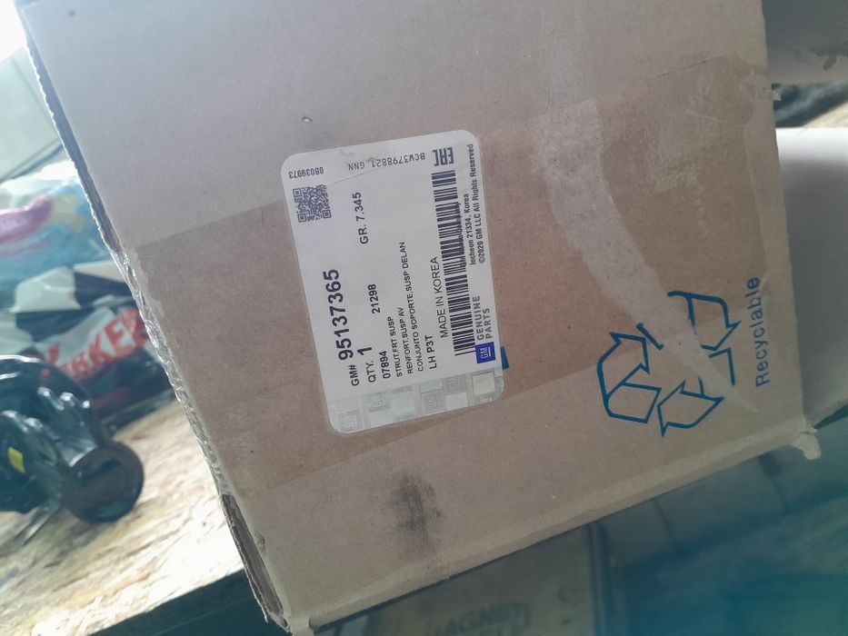 Стойка амортизатора передняя tracker general motors