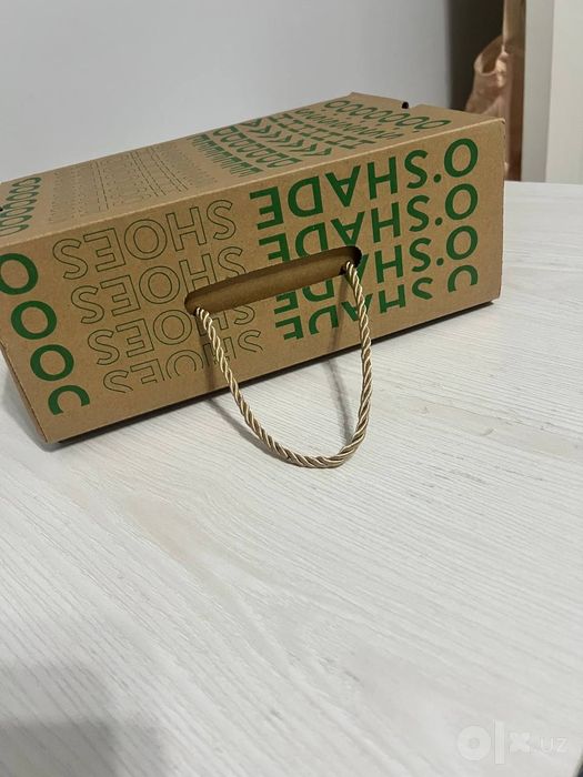 Кроссовки женские