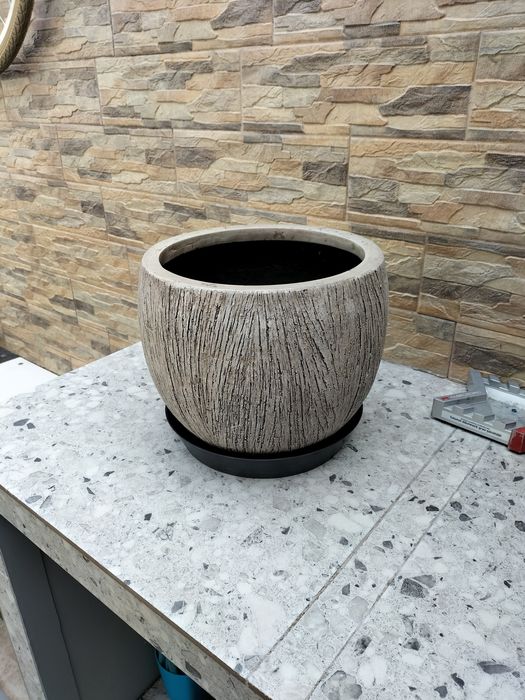 Ghiveci din material compozit