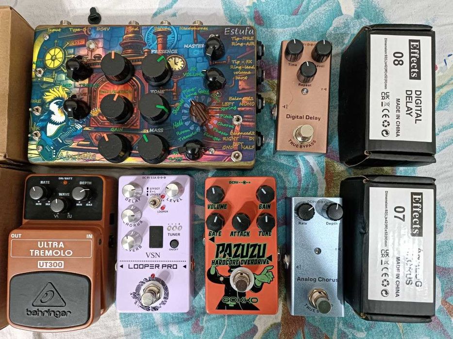 Педали для электрогитар: преамп+кабсим, хорус, дилей, овердрайв, лупер