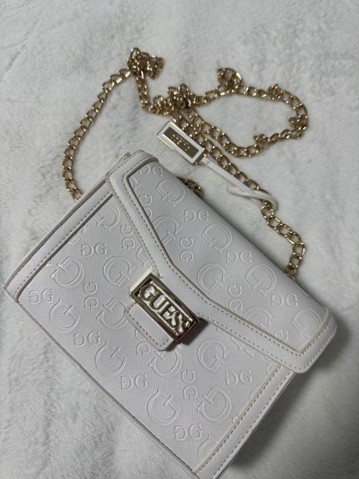 Чанта Guess бяла