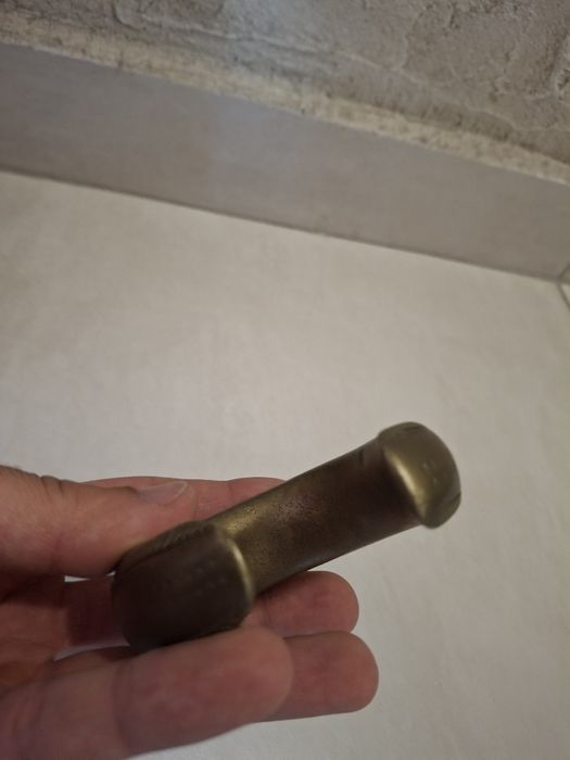 Масивна бронзова гривна