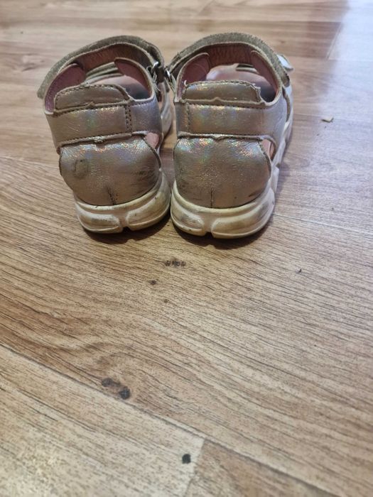 Продам сандалии детские