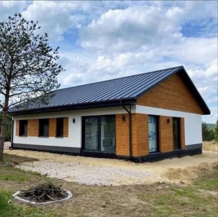 Casa modulara pe structura metalica si panau sandwchi