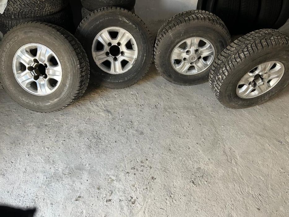 Зимние шины на дисках 275/70/16