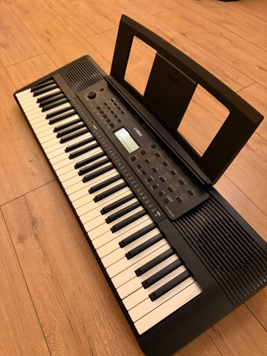 Продам синтезатор Yamaha PSR E-273