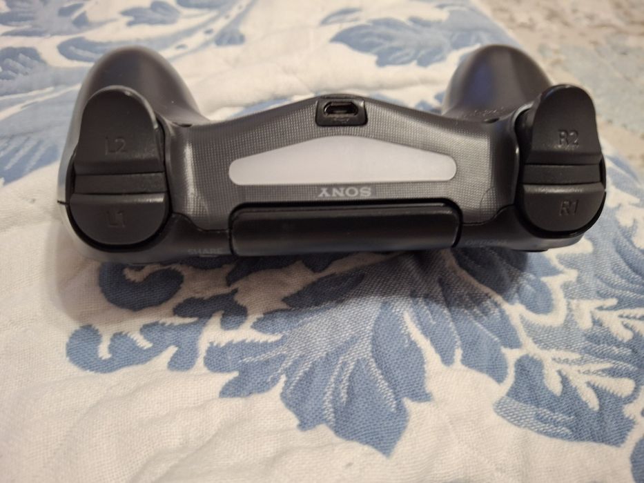Игровой джостик ps4