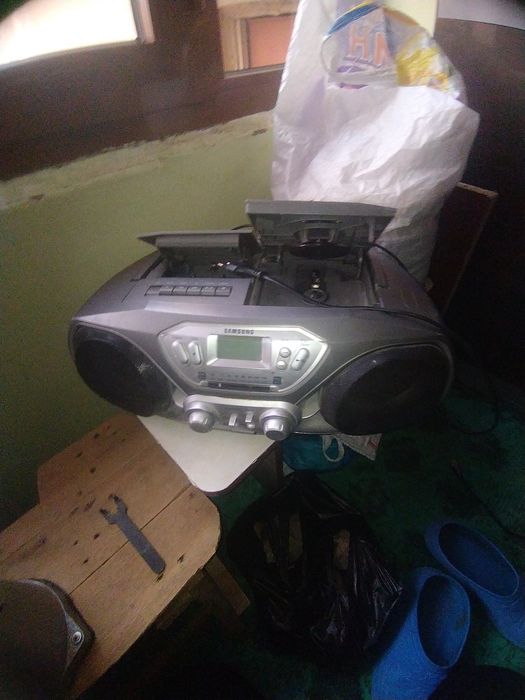 Sotiladi nomi samsung