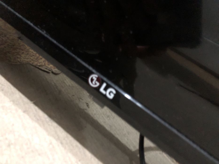 Телевизор LG разбитый экран