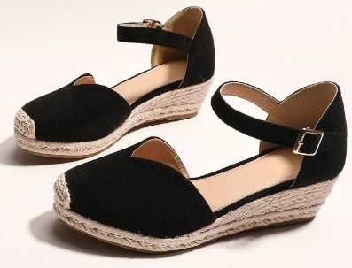 Красиви елегантни сандали