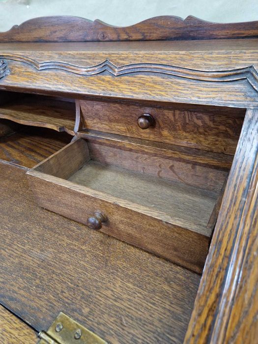 Ръчно резбован френски секретер писалище от масивен дъб