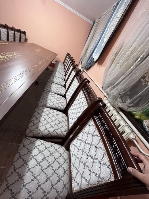 Стол со стульями