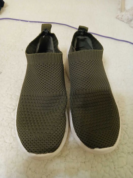 Маратонки и сандали номер 34