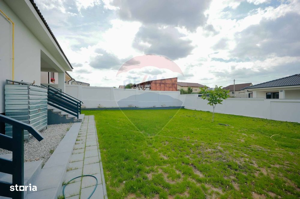 De vânzare Casă Nouă, finisată, 4 camere - Paleu