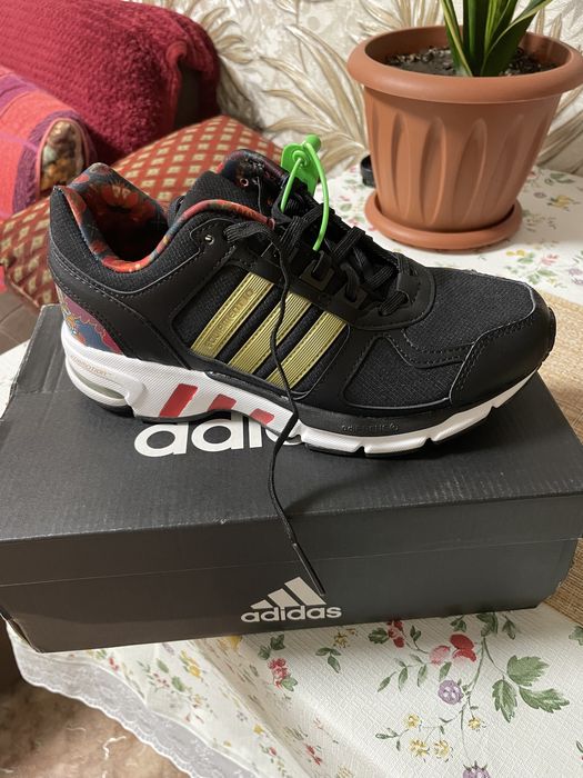 Продам кроссовки размер 36,5