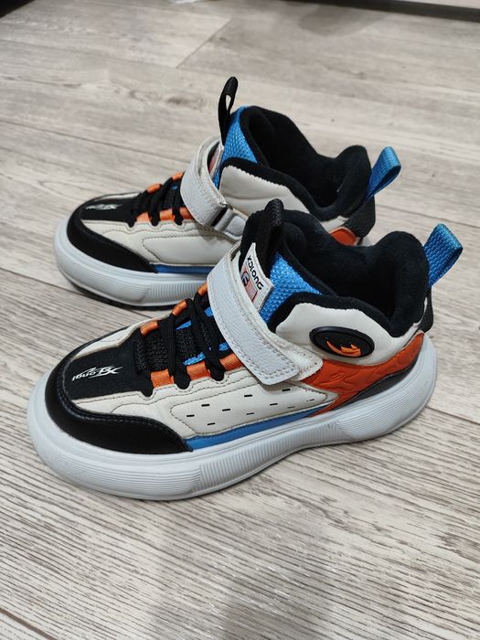 Кроссовки утеплённые