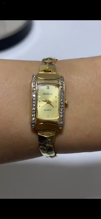 Продам золотые часы 750 пробы с брильянтами