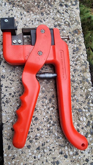 Продавам италианска ножица за присаждане(ашладисване) C.Manaresi Imola.