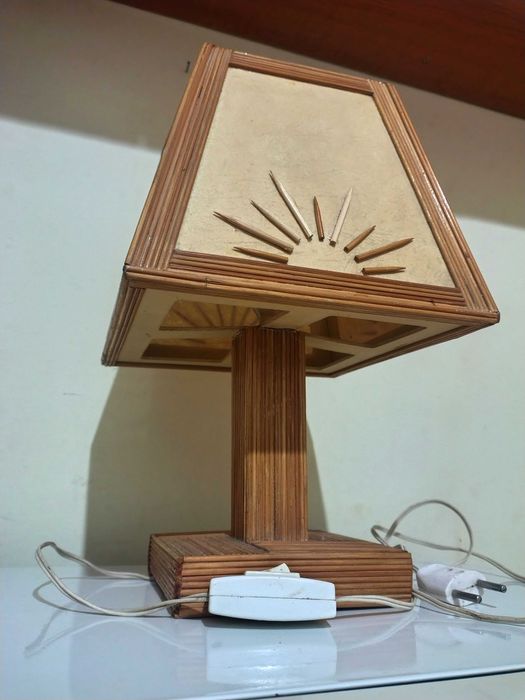 Интересна Стара Дървена Настолна Лампа