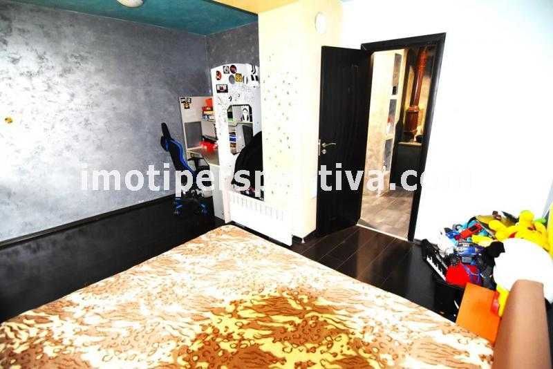 Продава се Тристаен апартамент в Пловдив, Христо Смирненски - 180 кв.м за 453 €/кв.м - Снимка #3
