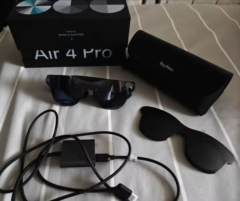 Vând Ochelari inteligenti AR RayNeo Air 4 Pro, suportă HDR1O, 3840Hz