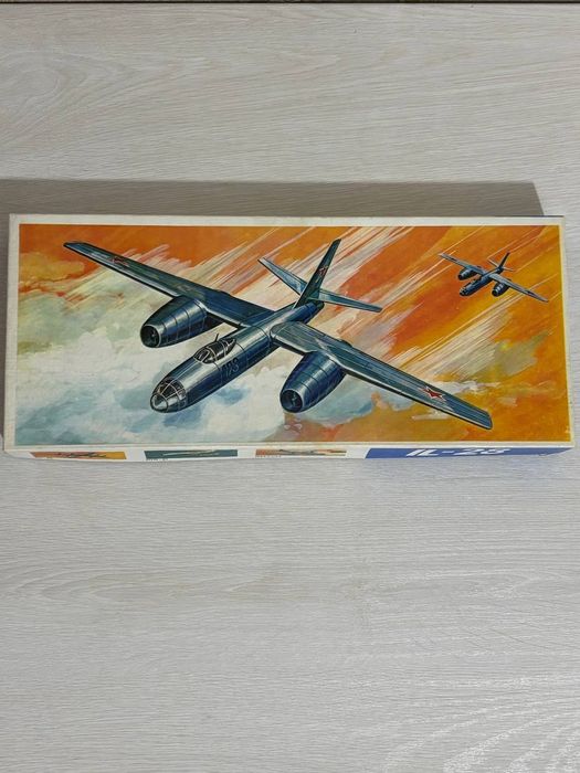 Сборная модель самолёта IL-28 (масштаб 1:100, винтаж)