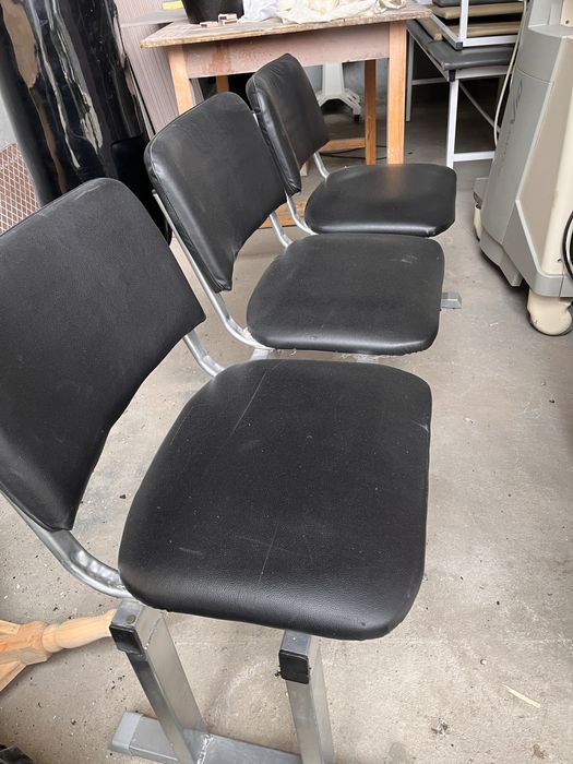 Трёхместный стул