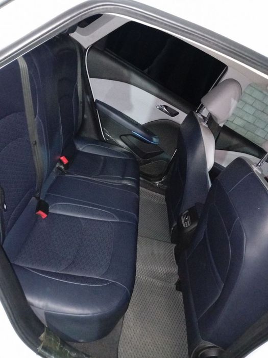 Monza mashina sotiladi