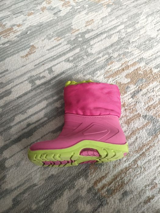 Продам сапожки для девочки