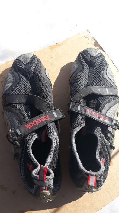 Кроссовки горные