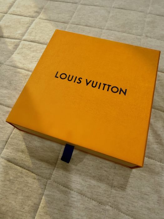 Коробочка Louis Vuitton