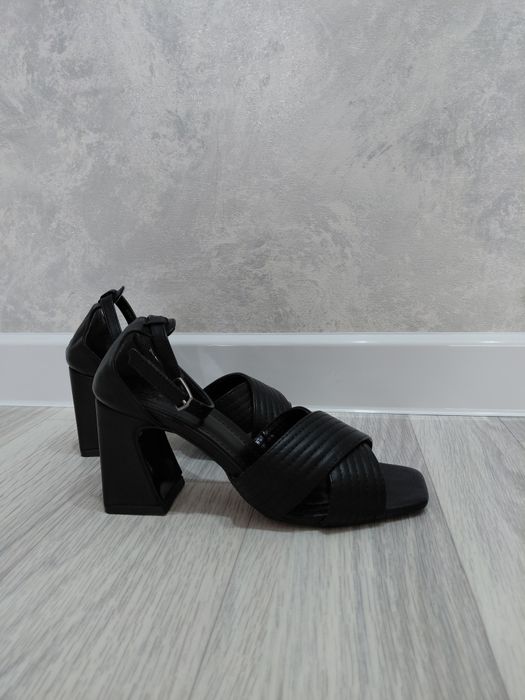 Босоножки черный 36 размер