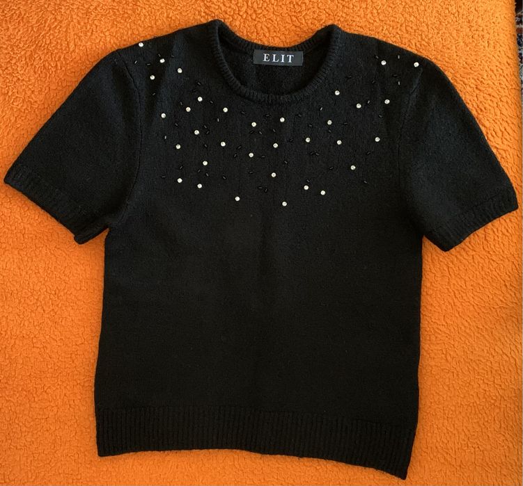 Нова жилетка , нова блуза с камъни   ХС и С размер