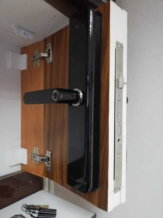 Montaj Yale Inteligente Configurare