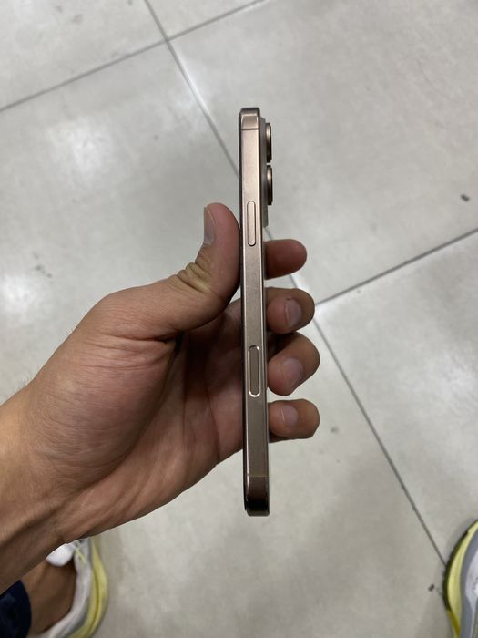 Iphone 16 pro max Desert
