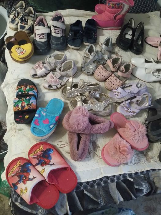 Детская обувь разная