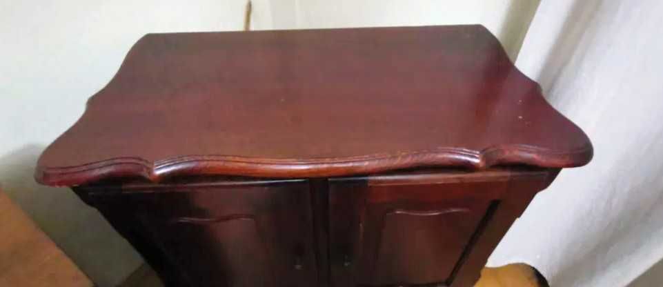 Mobilier lemn masiv cu două uși