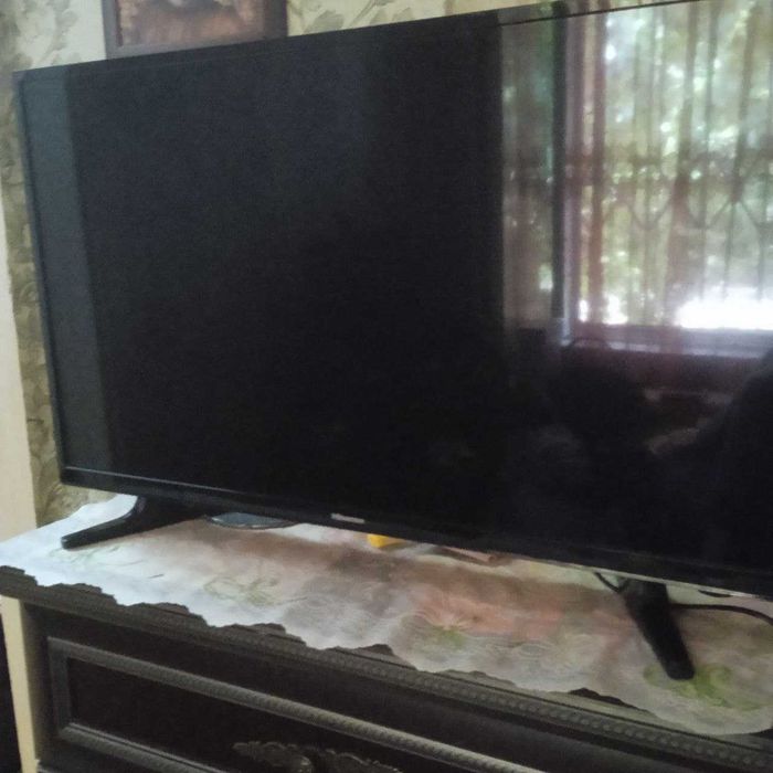 продам телевизор Hisense